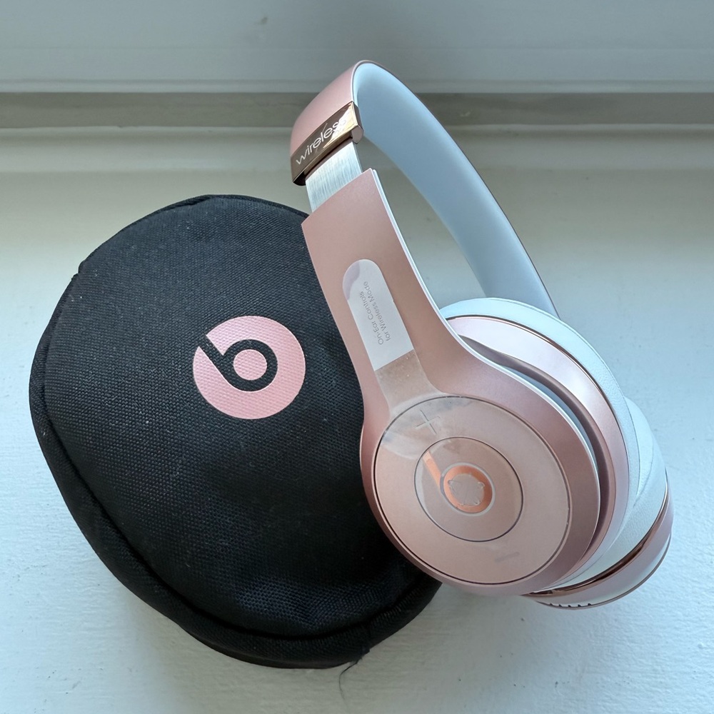 Beats Solo 3 Rose Gold Wireless Headphones